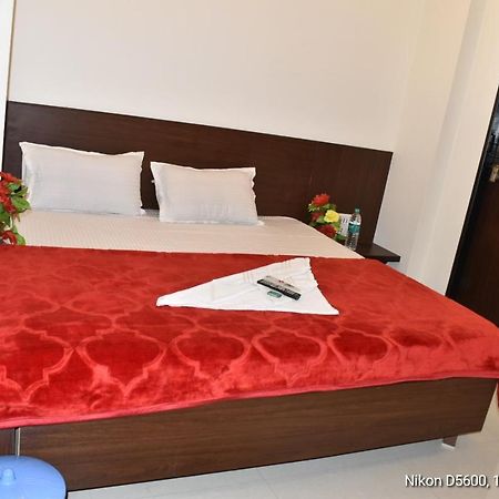 Hotel Sai Shatabdi Shirdi Esterno foto