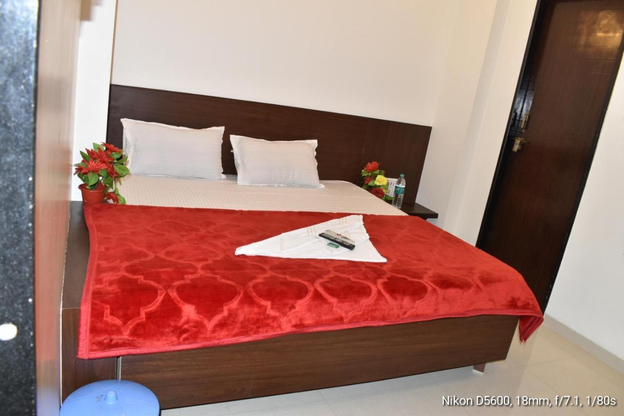 Hotel Sai Shatabdi Shirdi Esterno foto