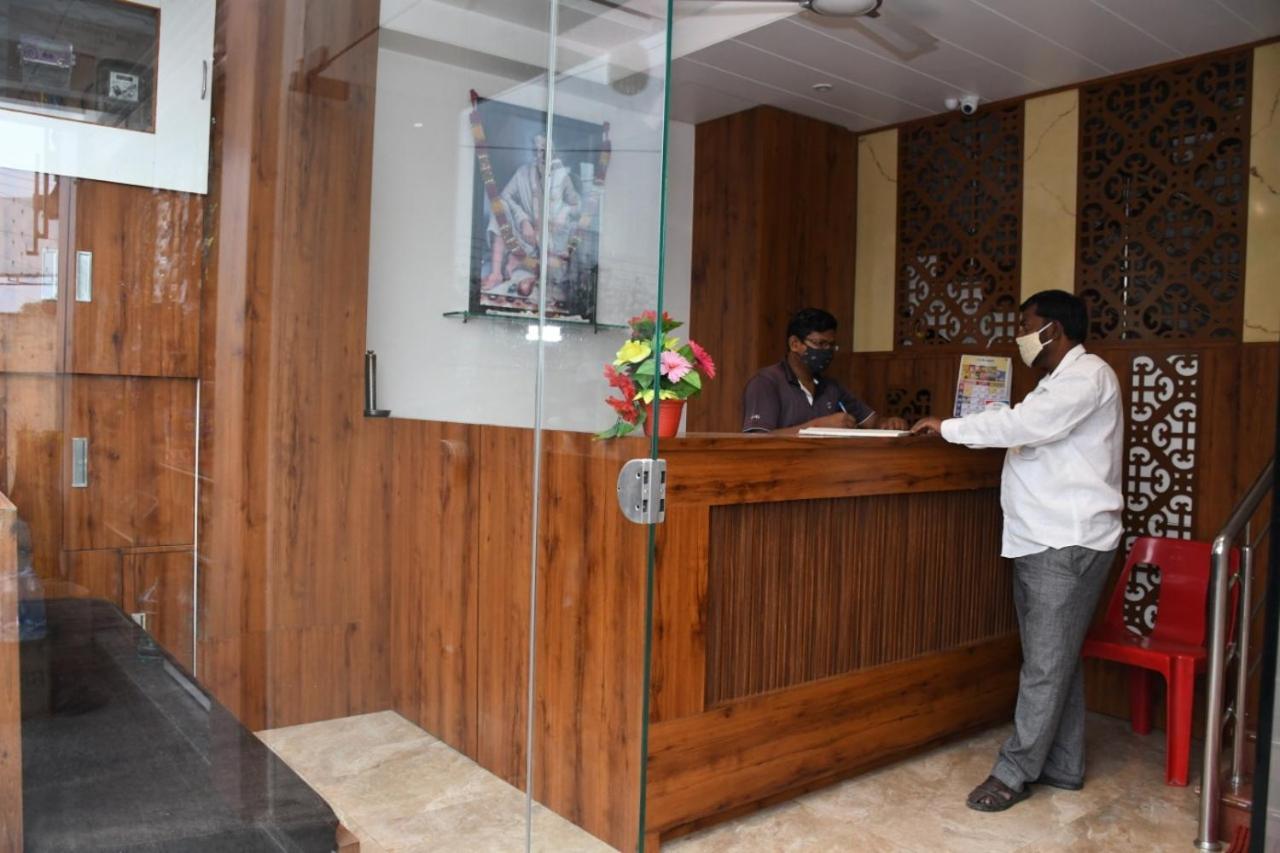 Hotel Sai Shatabdi Shirdi Esterno foto