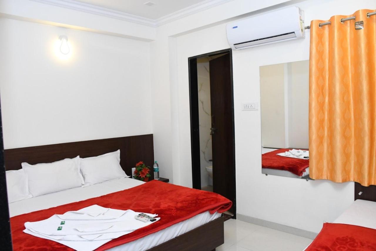 Hotel Sai Shatabdi Shirdi Esterno foto