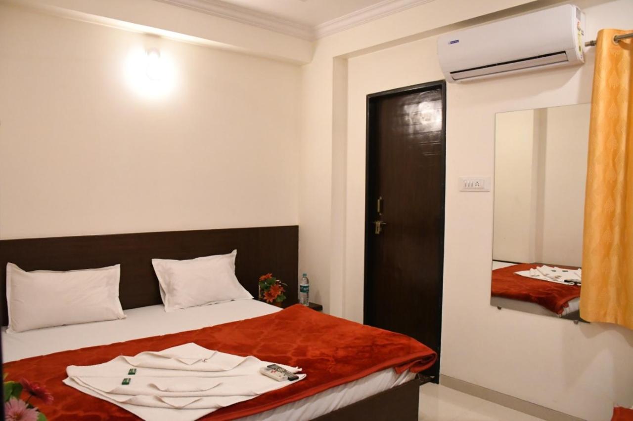 Hotel Sai Shatabdi Shirdi Esterno foto