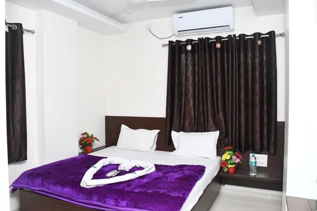 Hotel Sai Shatabdi Shirdi Esterno foto