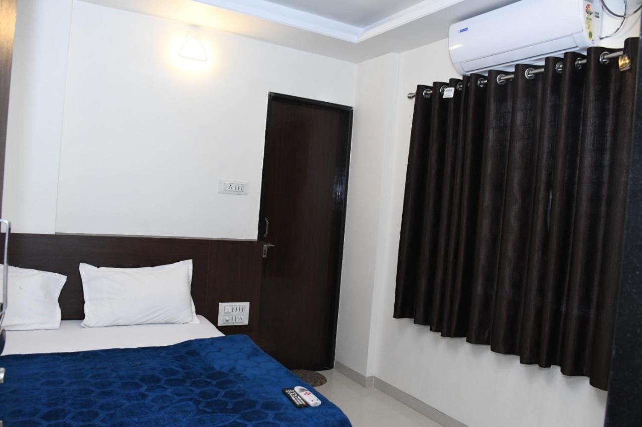 Hotel Sai Shatabdi Shirdi Esterno foto